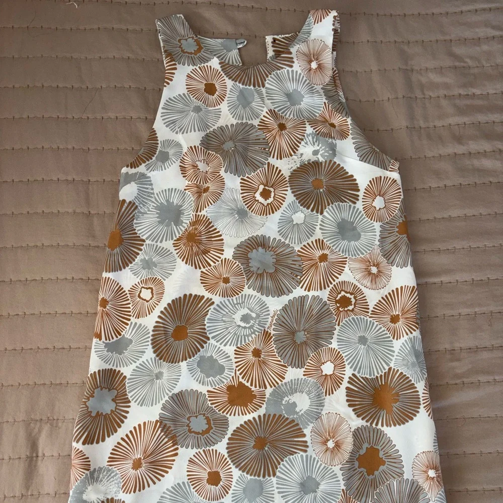 Manuhealii Opihi Pattern Shift Dress in White, Tan & Gray - Picture 1 of 5
